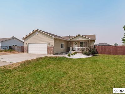 3893 E Ash Ln