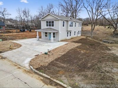 2002 W Driftwood Dr