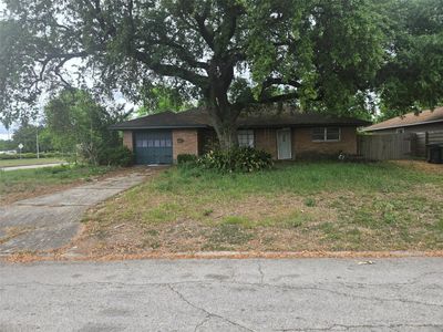 2330 Saxon Dr