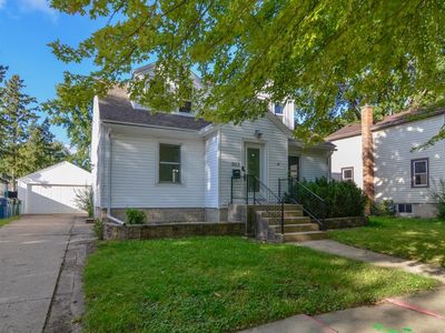 303 E 10th St