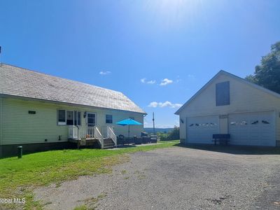 1043 Old Country Lane