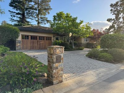 928 Altos Oaks Dr