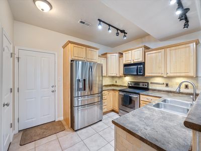 907 N Farmington Xing