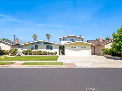 1537 W Edithia Ave