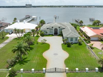 3020 S Peninsula Dr