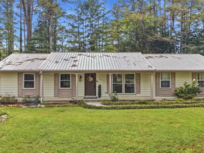 23 Forrestway Dr