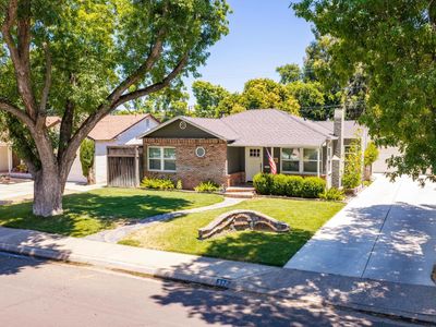 320 N Santa Cruz Ave
