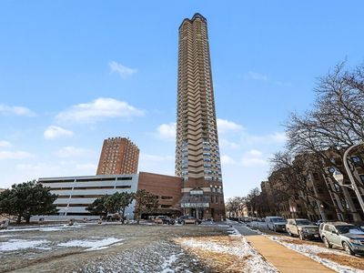 3660 N Lake Shore Dr APT 915
