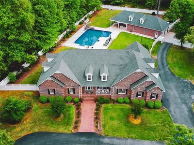 11029 Brookhollow Dr