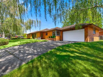 4809 Douglas Dr