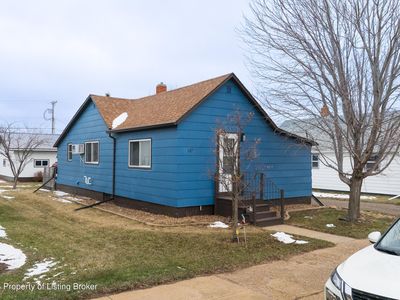 127 B St N