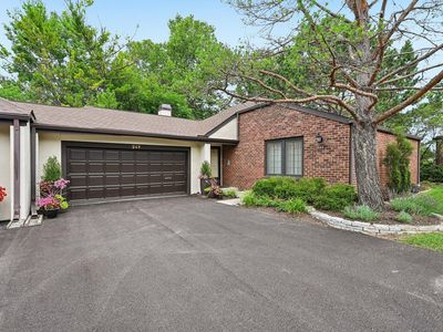 247 Saint Antoine St #11B