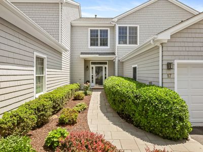 17 Country Club Lane
