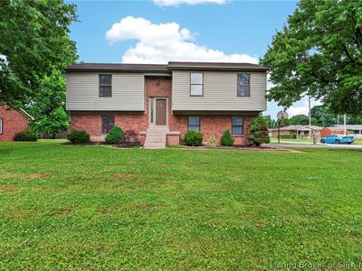 702 Hopkins Lane