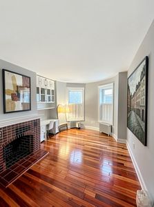 8 Brimmer St APT 1A
