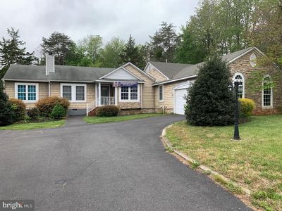109 Fairfax Ln