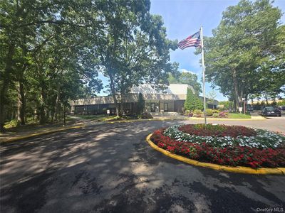 84 Glen Hollow Drive