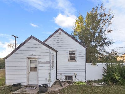 310 W 6th St