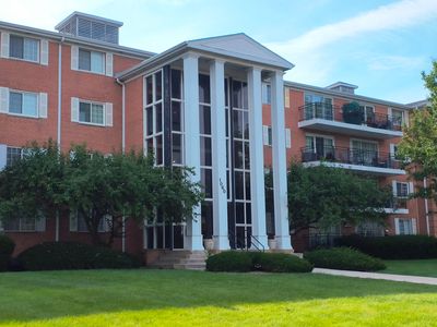 1060 N Farnsworth Ave APT 1402