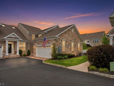 8 Van Cleef Dr