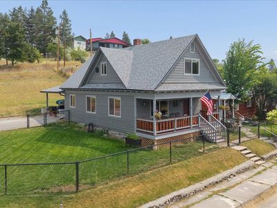 414 2nd Ave E