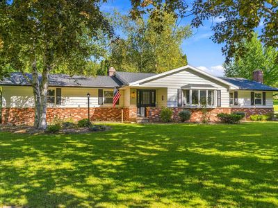 206 Lakeside Dr