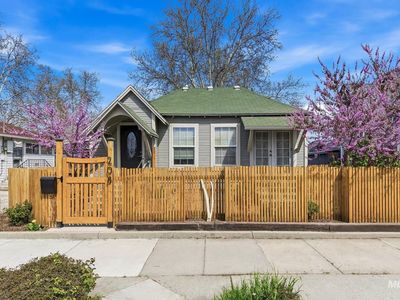 208 E 2nd St