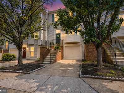 528 Kalmia Sq NE