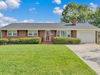131 Maplelawn Ave NE