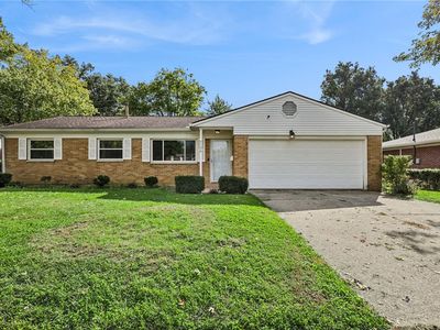 Property at 7106 Chatlake Dr, Huber Heights, OH