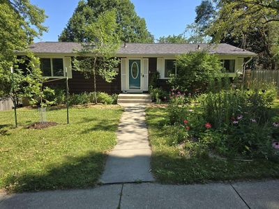 902 Moorland Rd