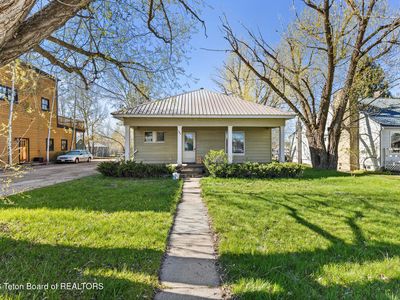 152 E Little Ave