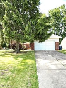 Property at 4950 N Sedgewick Rd, Lyndhurst, OH