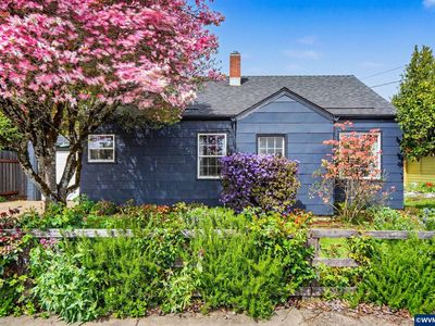 135 SE Alexander Ave