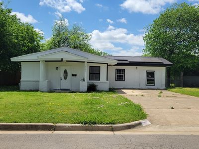 4660 Lois St
