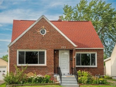 223 Renwood Ave