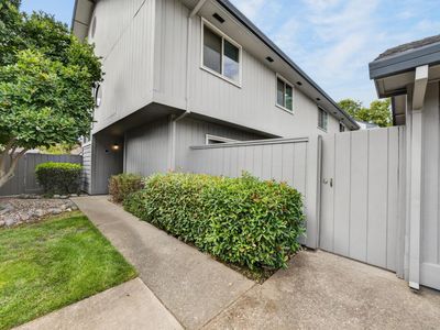 Property at 8028 Briar Ridge Ln, Citrus Heights, CA