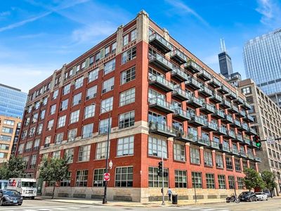 333 S Desplaines St APT 302