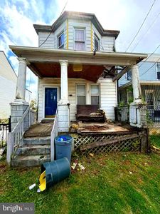 1223 Dupont St