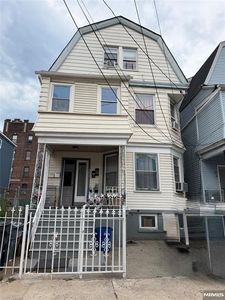 352 N 7th St