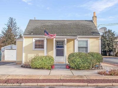 18 Pershing Ave