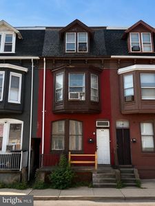 240 E Poplar St