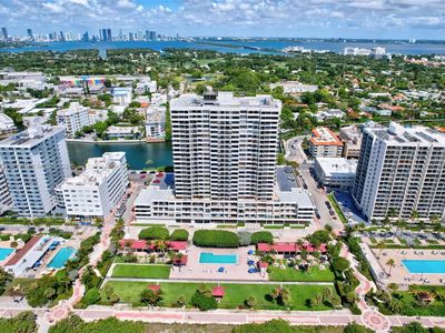 2555 Collins Ave APT 606