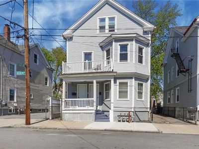 61 Robin St