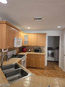 423 NW 26th Pl