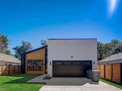 2618 Carpenter Ave