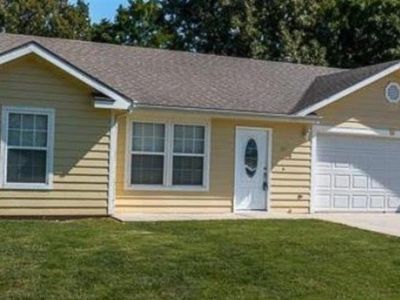 Property at 101 S Delaware St, Tonganoxie, KS