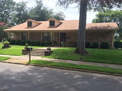 2001 Pecan St