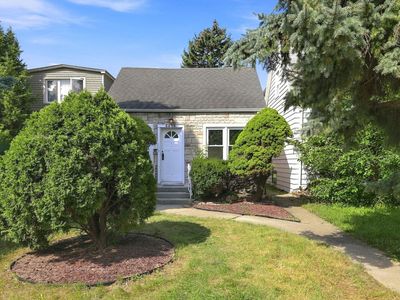 4438 N Narragansett Ave