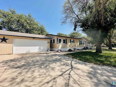 Property at 700 N Bobwhite Pl, Sioux Falls, SD
